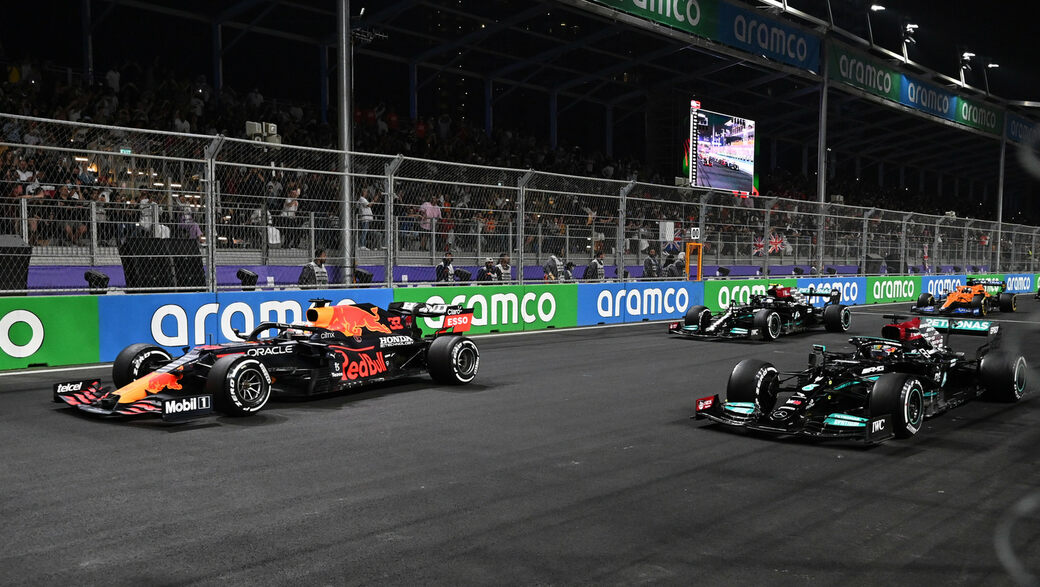 Лоран Мекис: Наивно думать, что борьба между Mercedes и Red Bull помешала разработке их новых машин