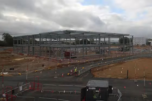Видео: Строительство новой базы Aston Martin