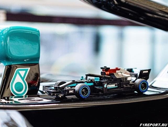 Фанаты Mercedes смогут собрать болид 2021-го года из конструктора LEGO