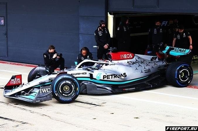 Команда Mercedes опубликовала видео со съемочного дня