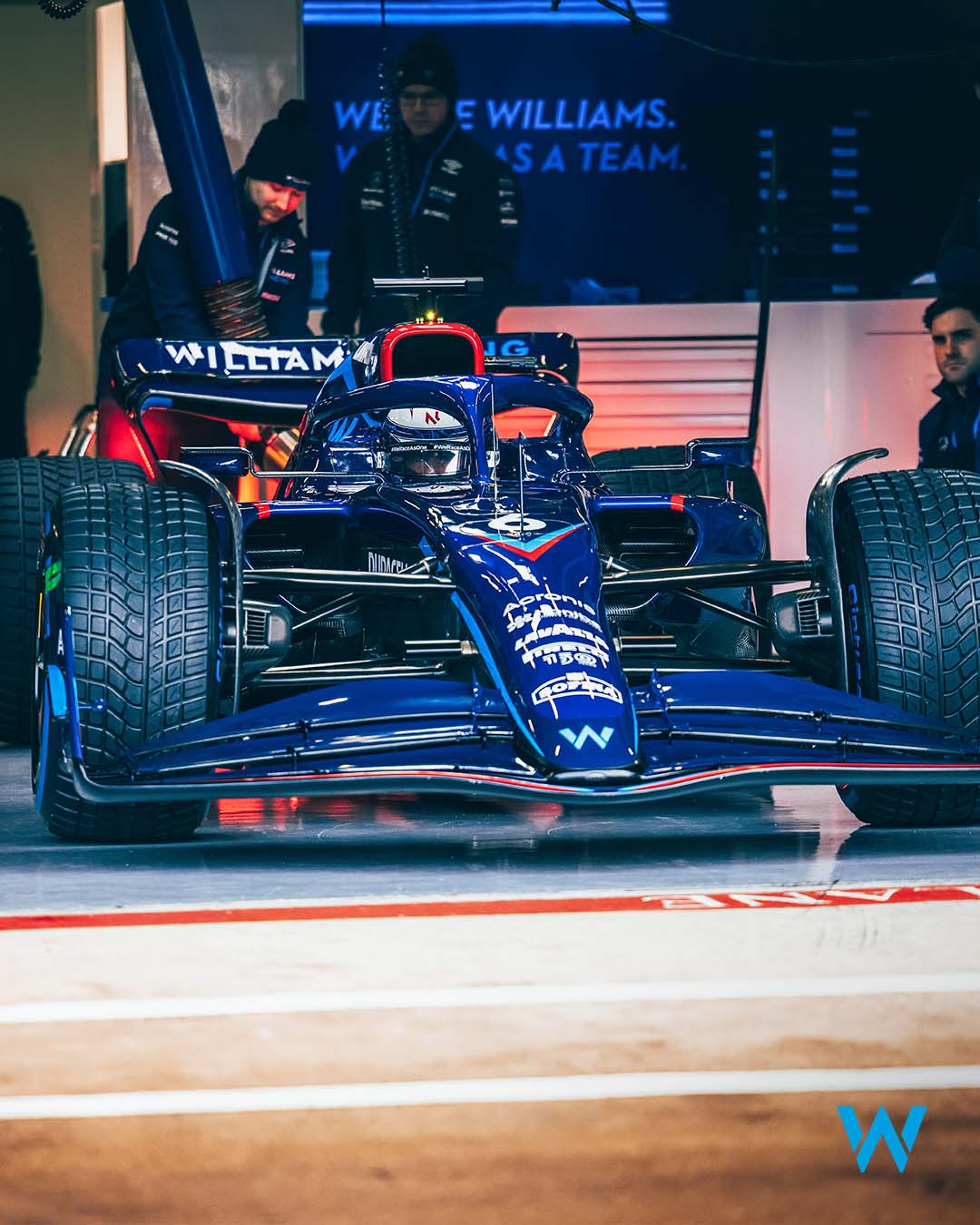 Новая машина Williams дебютировала на трассе. Фото